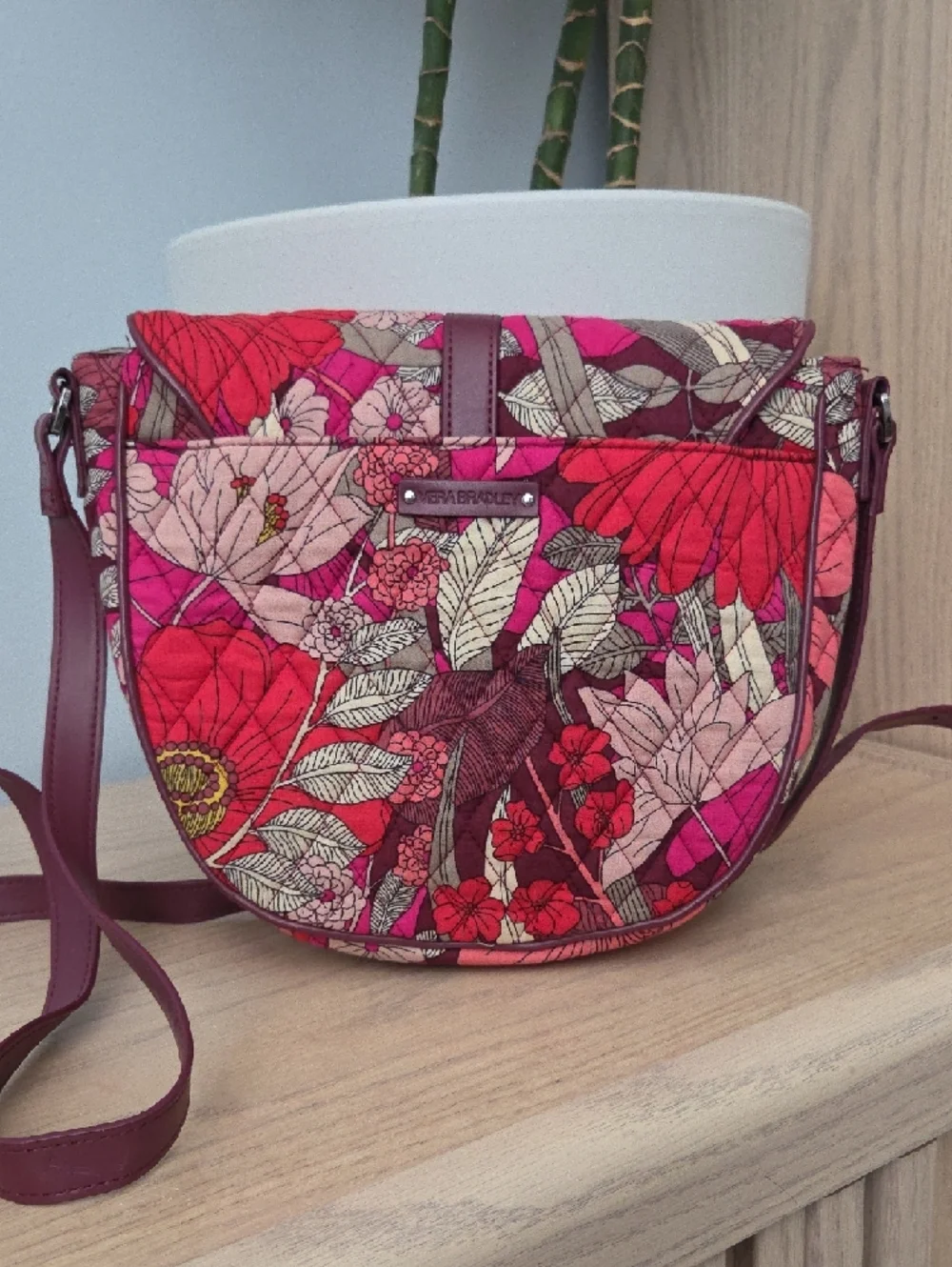 Vera Bradley Floral Quilted Crossbody Saddle Bag in Pink & Red w Mauve Trim - Picture 3 of 11